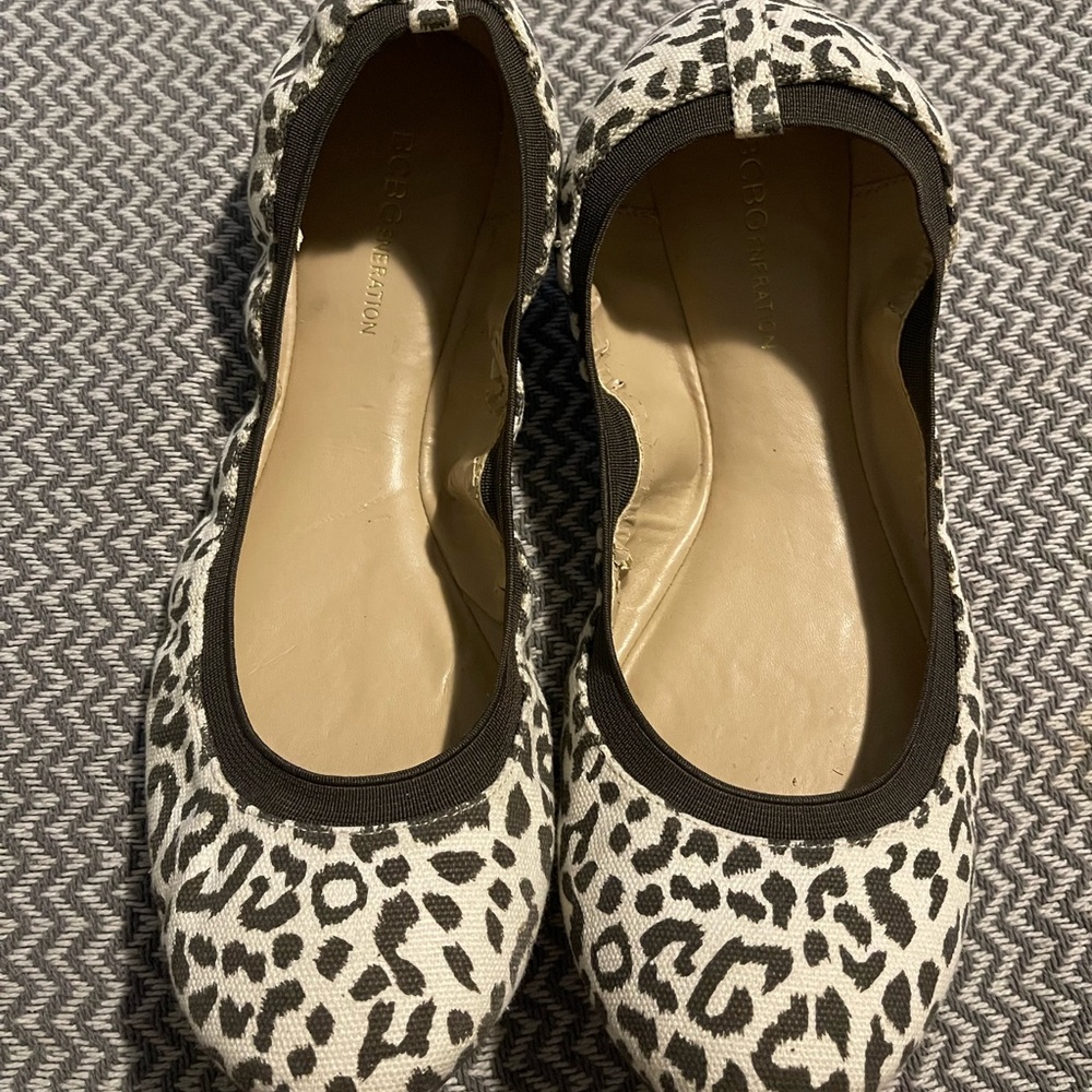 BCBGeneration Moneli-X  Leopard Flats Cream & Dark Brown Size 8.5
